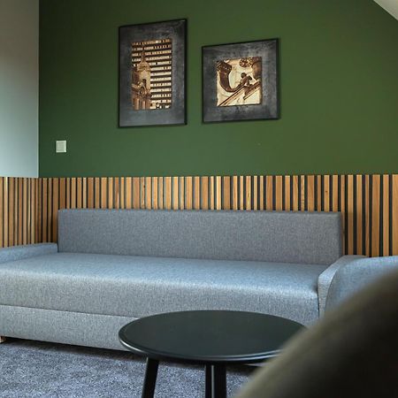 Oliva Hotel Веспрем Экстерьер фото