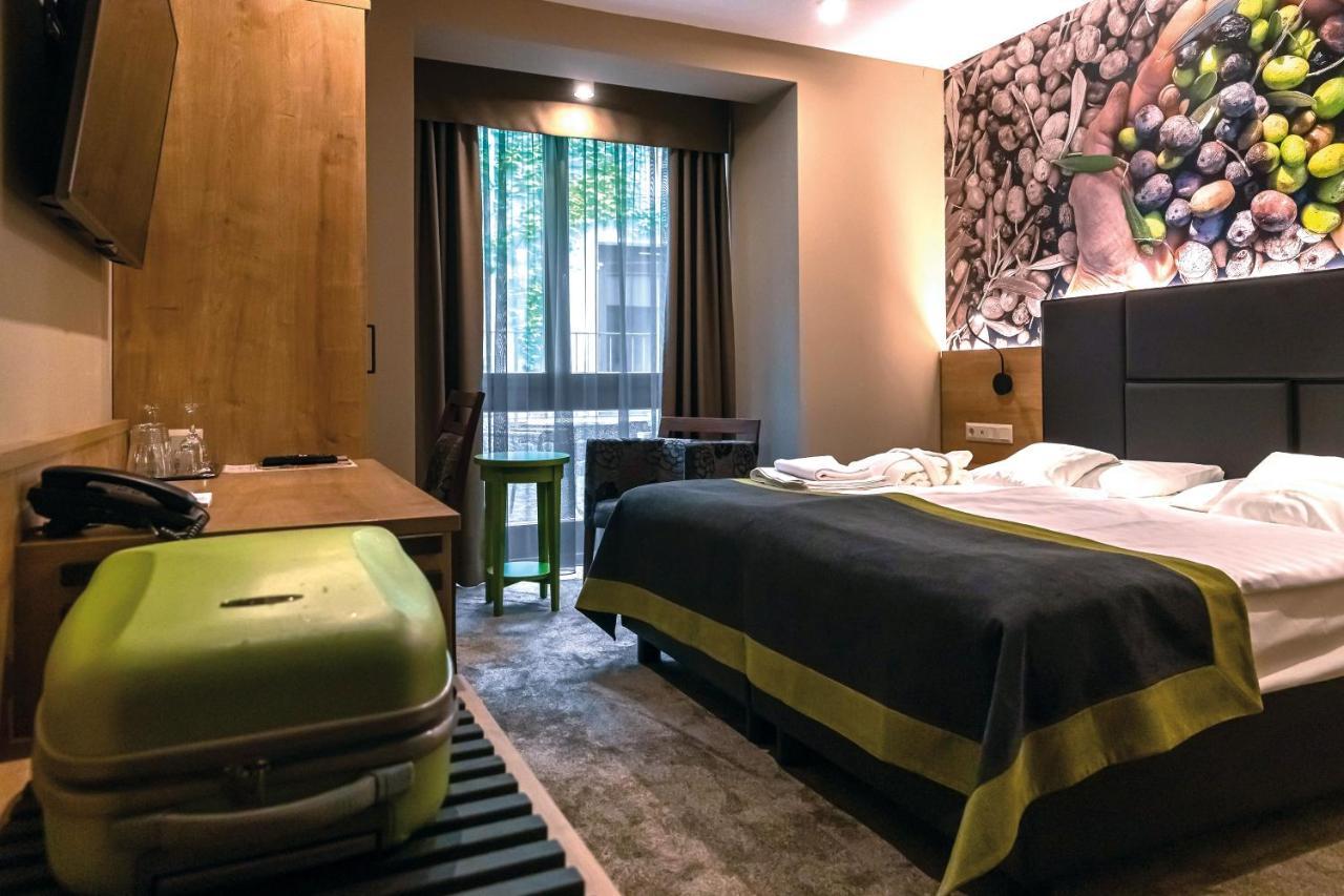 Oliva Hotel Веспрем Экстерьер фото