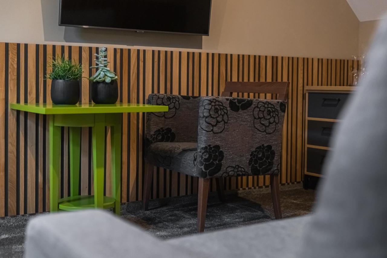 Oliva Hotel Веспрем Экстерьер фото