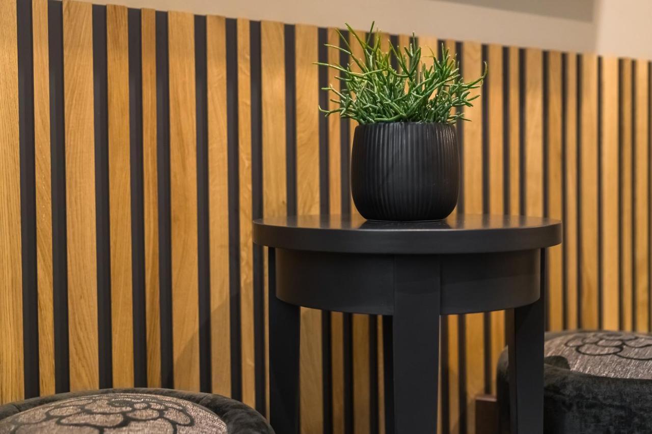 Oliva Hotel Веспрем Экстерьер фото
