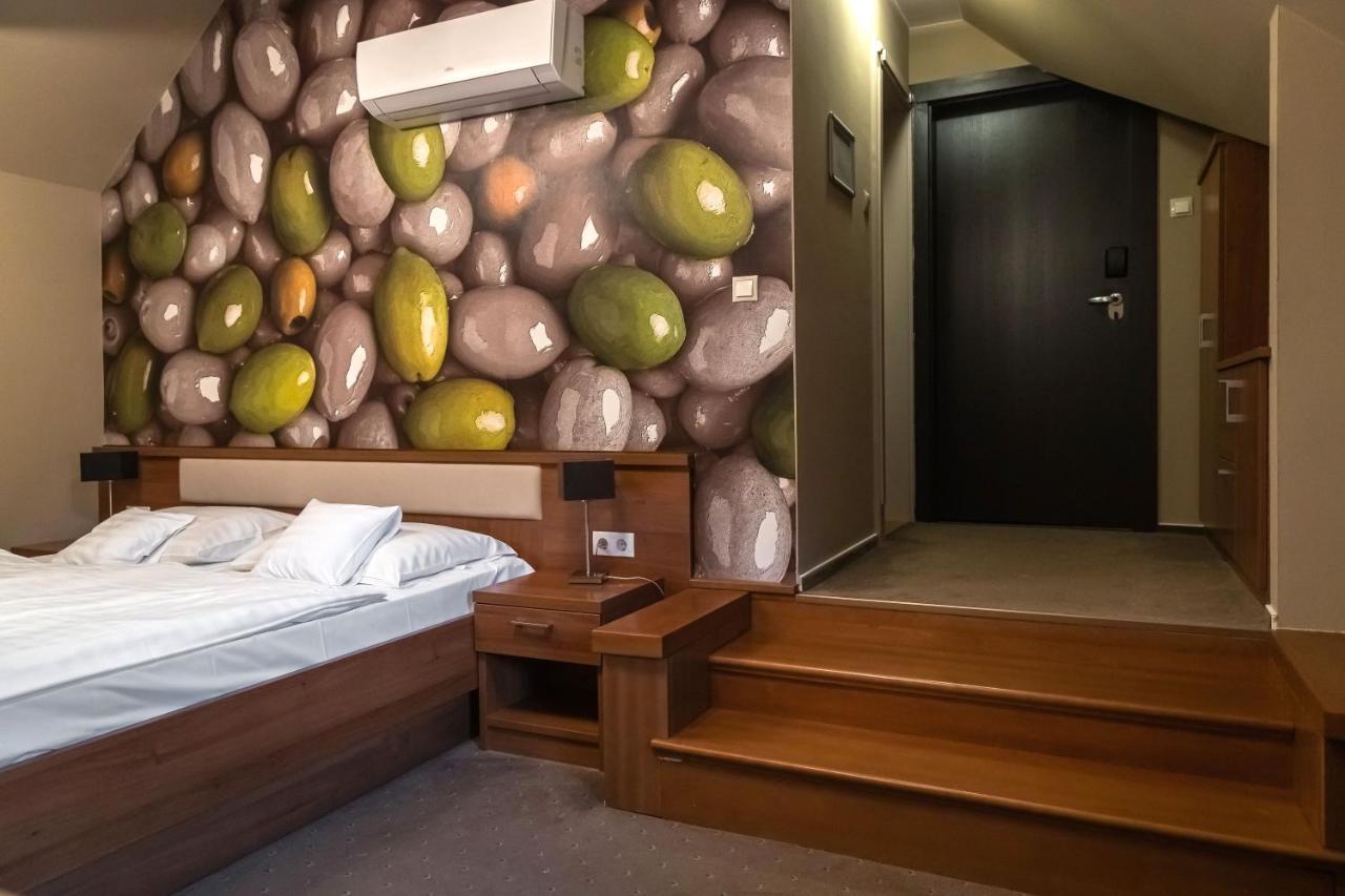 Oliva Hotel Веспрем Экстерьер фото