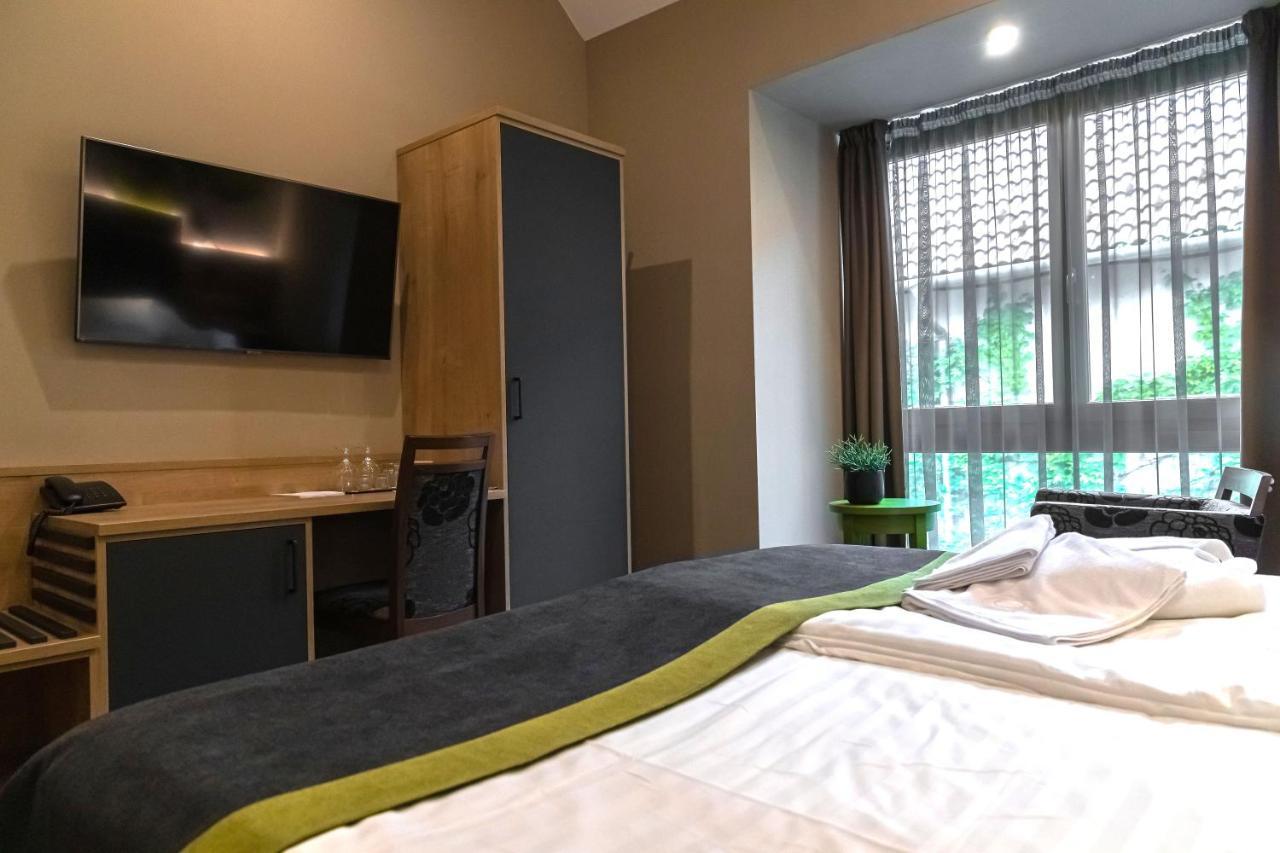 Oliva Hotel Веспрем Экстерьер фото