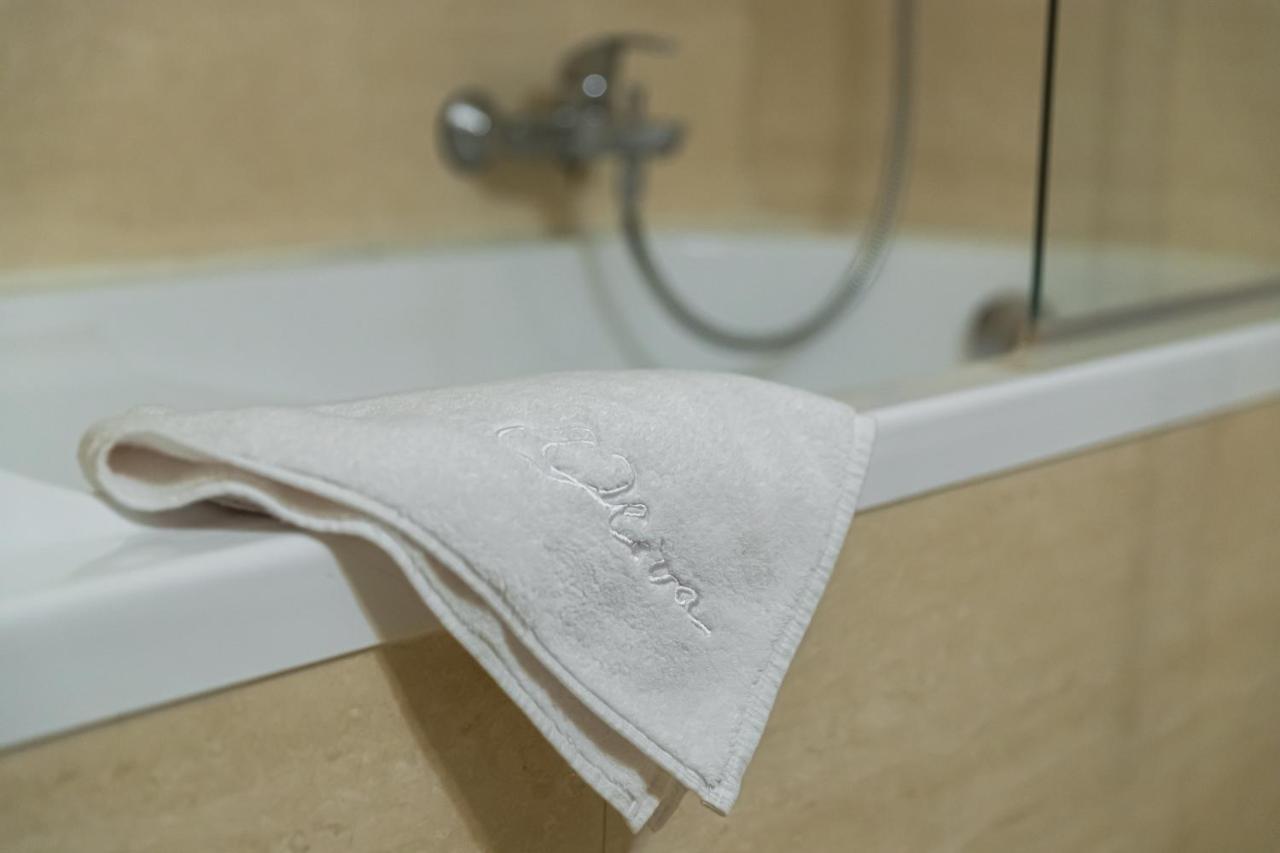 Oliva Hotel Веспрем Экстерьер фото