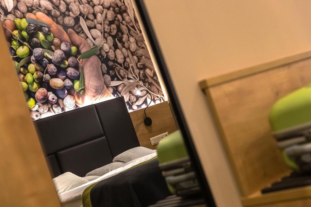 Oliva Hotel Веспрем Экстерьер фото