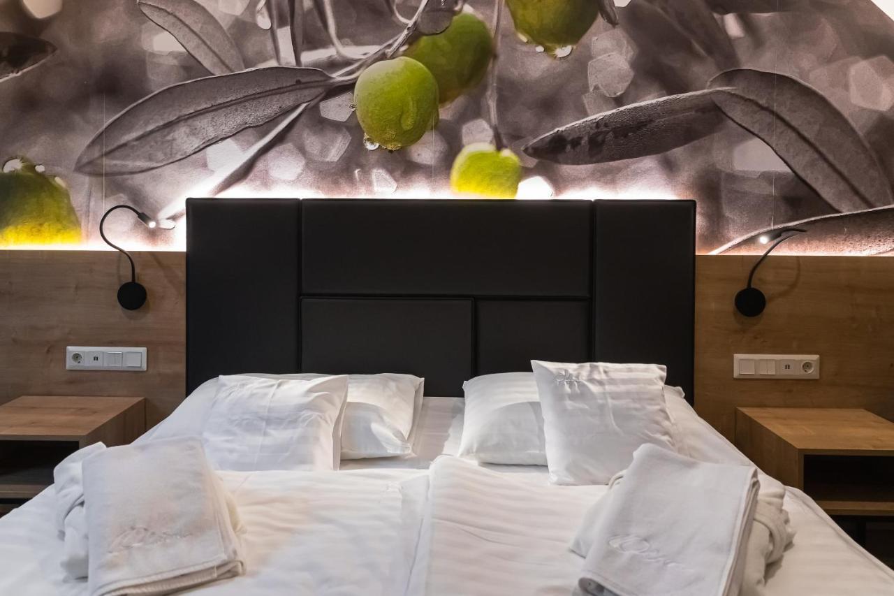 Oliva Hotel Веспрем Экстерьер фото