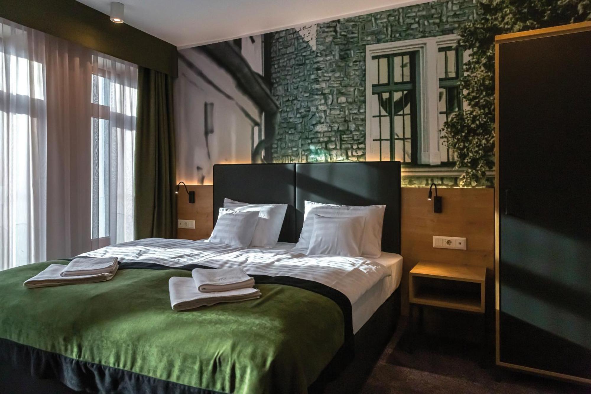 Oliva Hotel Веспрем Экстерьер фото