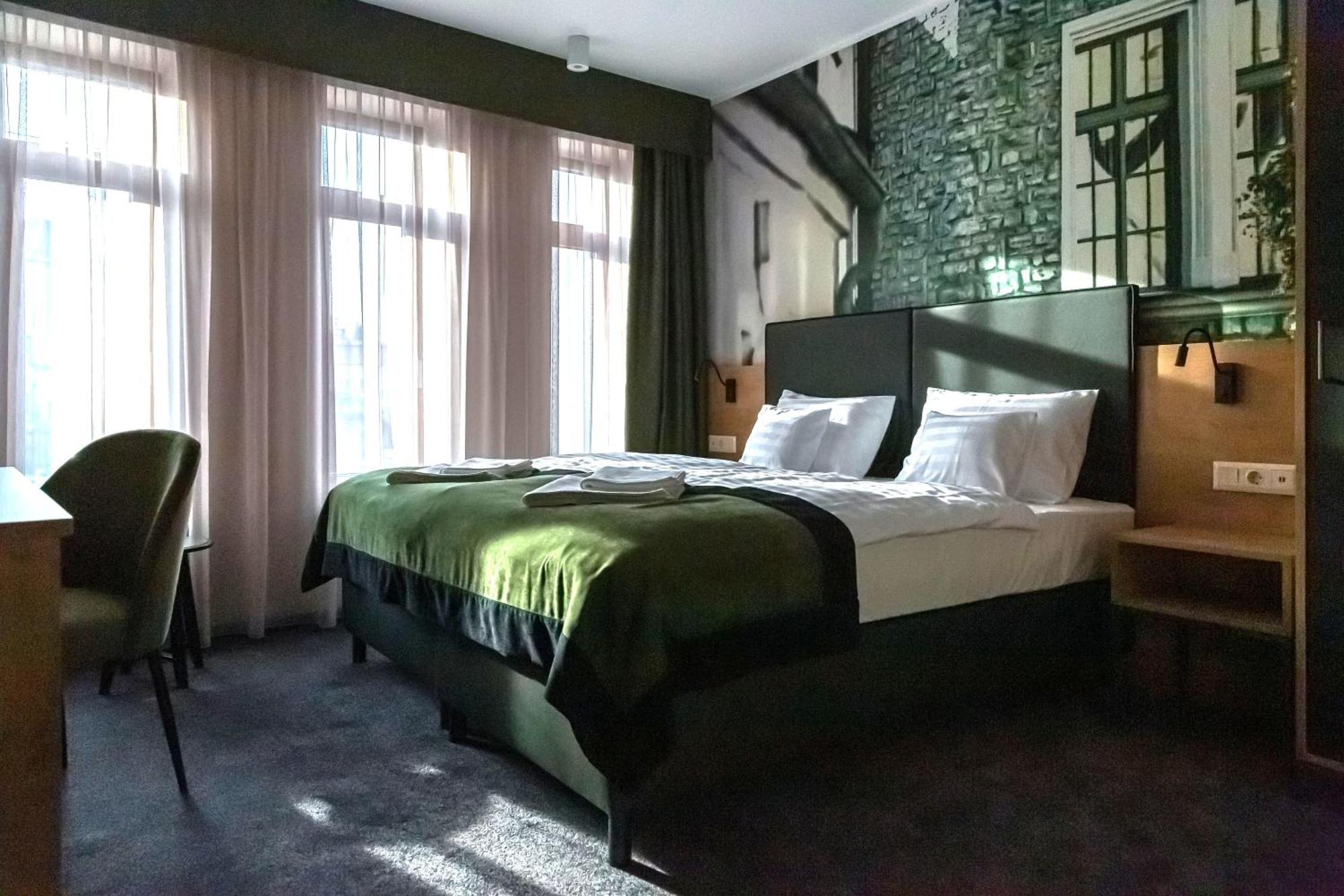 Oliva Hotel Веспрем Экстерьер фото