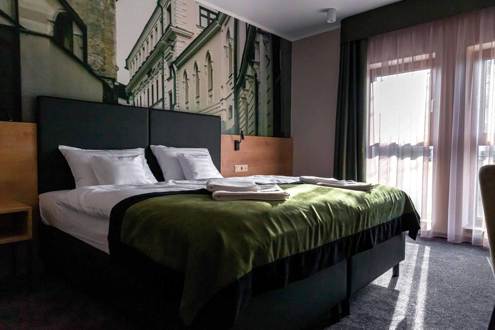 Oliva Hotel Веспрем Экстерьер фото