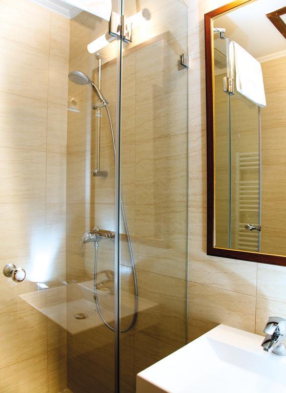 Oliva Hotel Веспрем Экстерьер фото