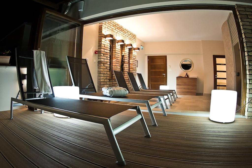 Oliva Hotel Веспрем Экстерьер фото