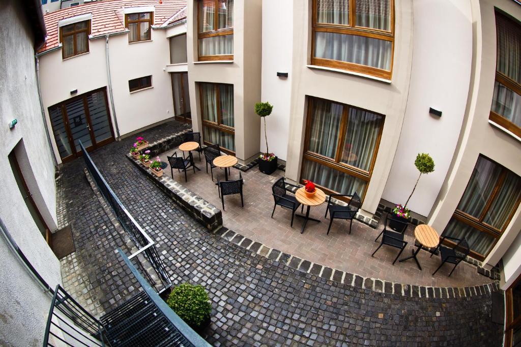 Oliva Hotel Веспрем Экстерьер фото